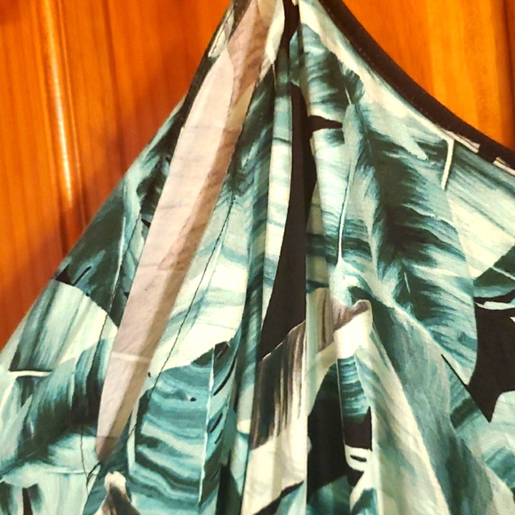 Cute Cold Shoulder Top - Picture 3 of 3